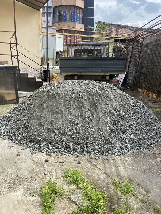 Nisip, Amestec pentru beton, Pietris, Piatra concasata, Pamant , etc.