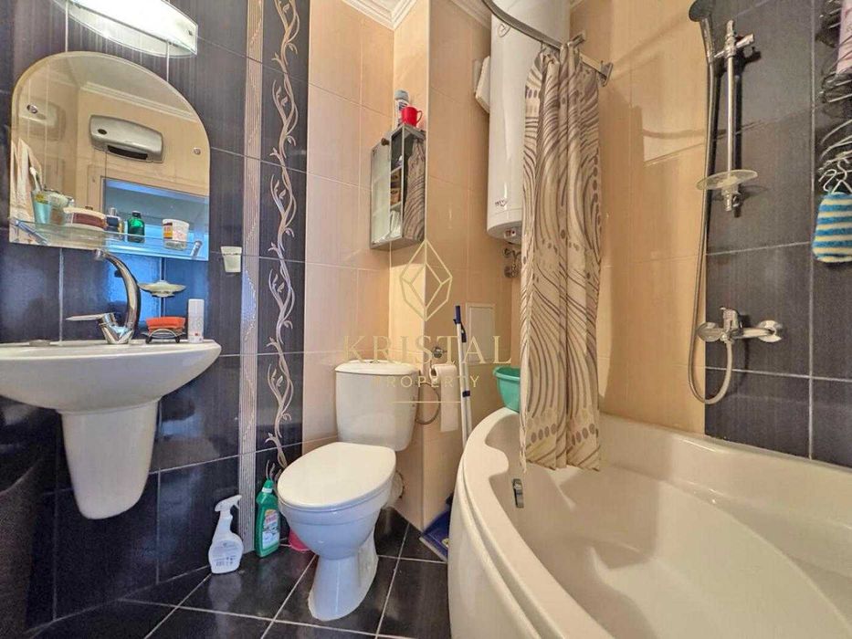 Продава се Двустаен апартамент в к.к. Слънчев бряг - 63 кв.м за 1427 €/кв.м - Снимка #11