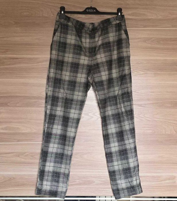 Фирменный костюм в идеальном состоянии 38-40