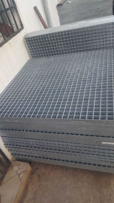Gratare metalice zincate de la 45 euro / mp