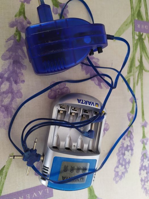 Зарядное устройство Varta Варта