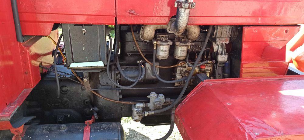 Tractor 650 cu disc și plug