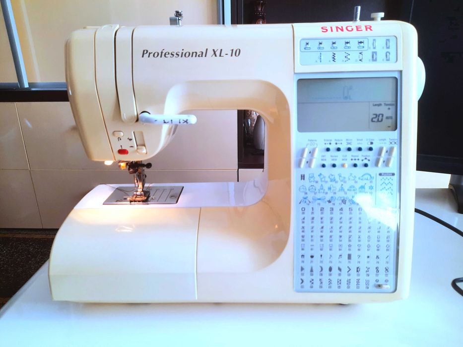 Mașină de cusut și brodat computerizată Singer Professional XL-10