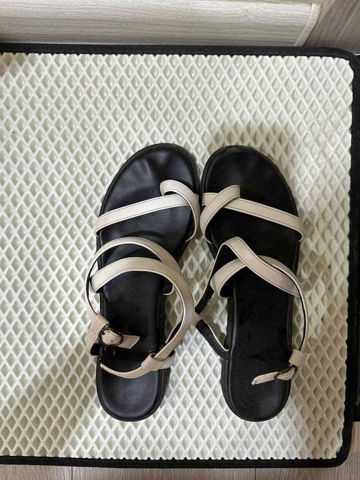 Женские кожаные сандалии