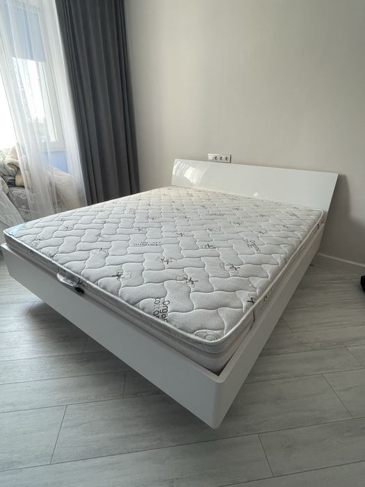 Продам 2х спальную кровать