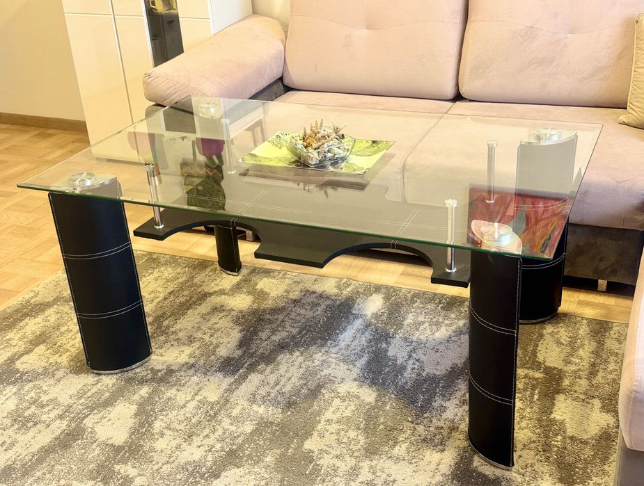 Стъклена маса за красив интериор