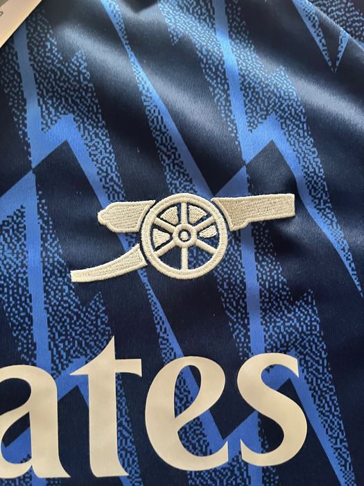 Оригинални футболни екипи: Реал Мадрид, Барселона, Арсенал, ПСЖ