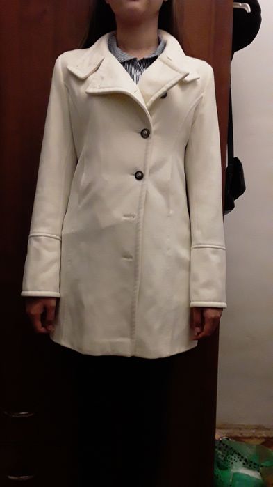 продам белое пальто