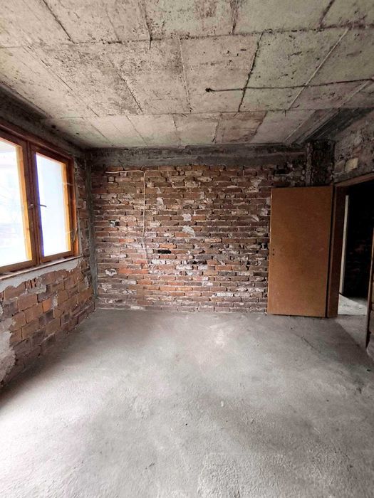 Продавам масивна къща в гр. Перник кв. Нов Драгановец