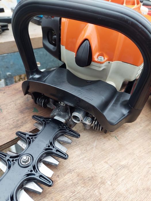 Stihll CS 81 R pentru gard viu