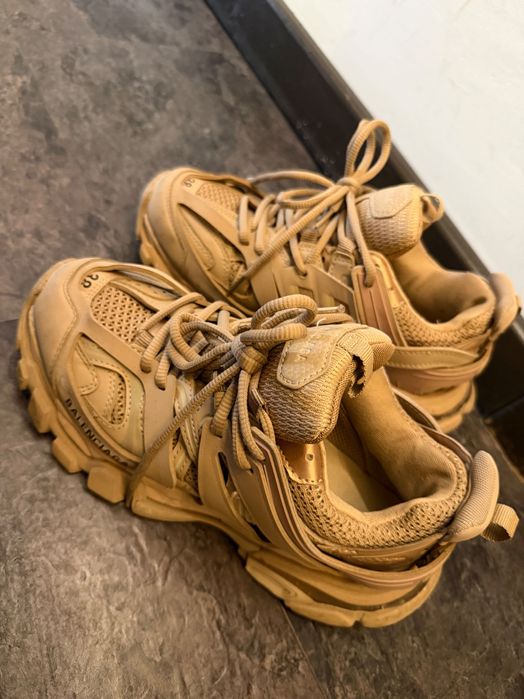 Balenciaga Track бежови