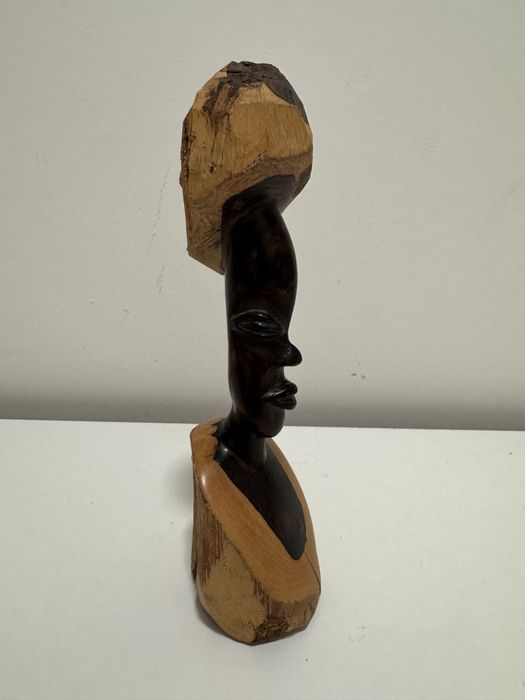 Африканска дървена фигура