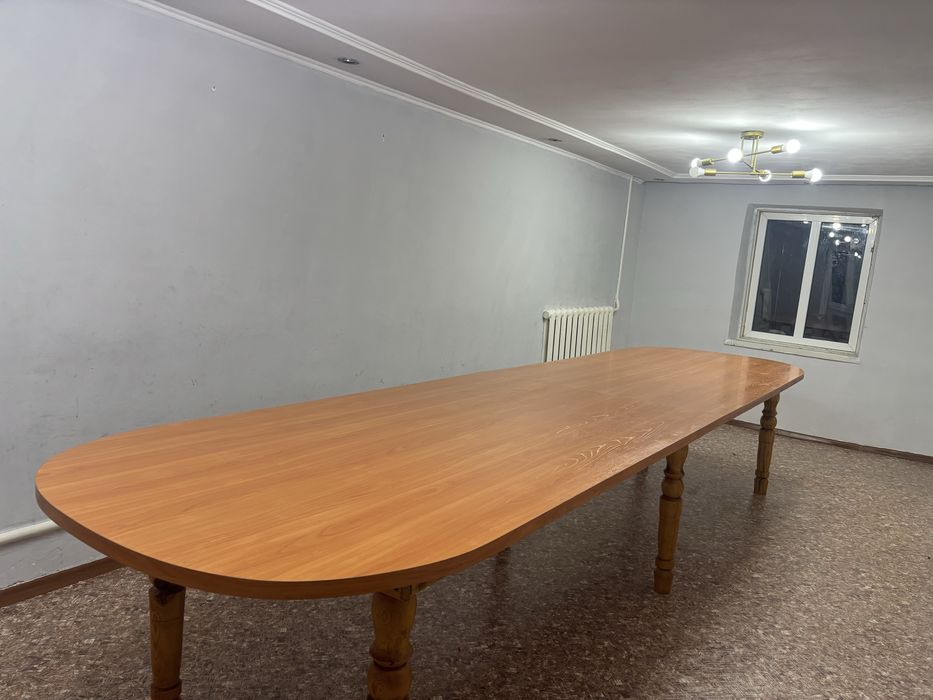 Продается стол без стульев