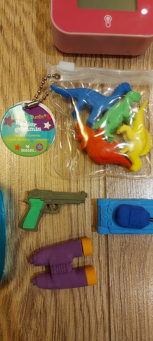 Комплект пособия за училище, гумички, будилник, ножичка, спинер, 20 лв