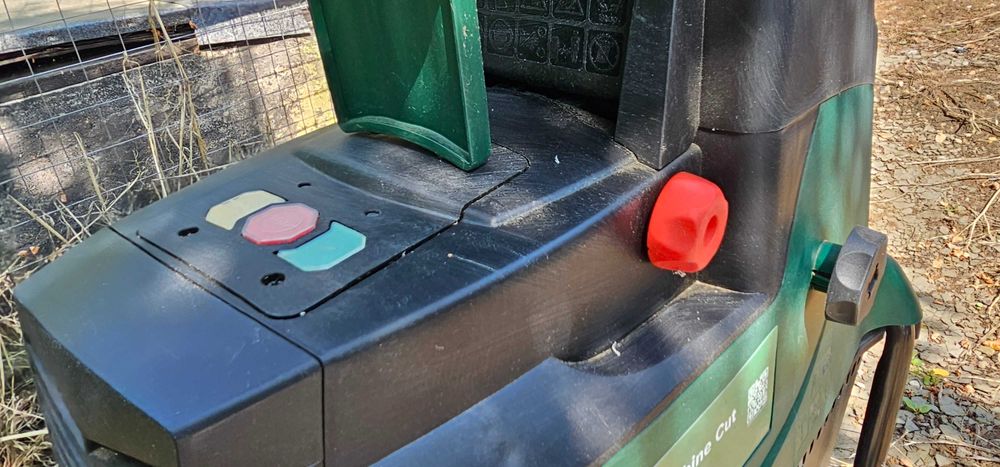 Vand tocator crengi si resturi vegetale Bosh AXT-25TC garantie 3 ani