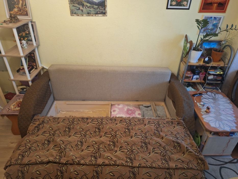 Продам отличный диван.