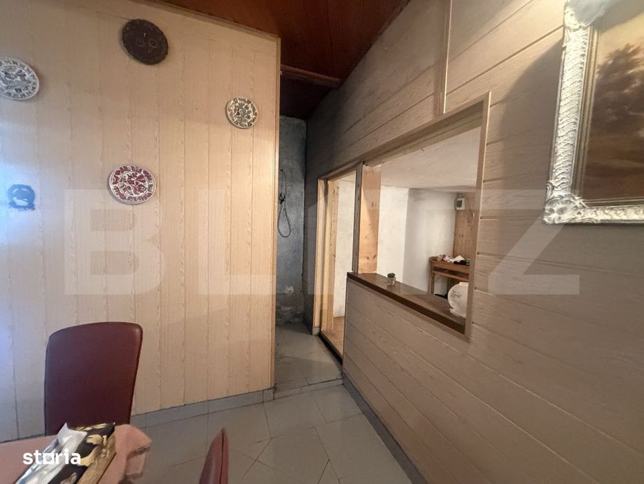Casa spatioasa, 294 mp, 1.692 mp teren, garaj, terasa si gradina – V
