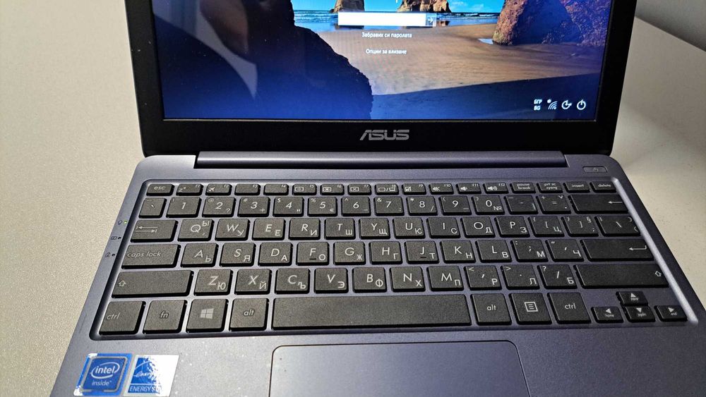 Asus E203N  notebook,без зарядно,за части