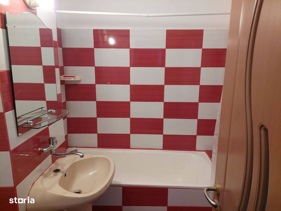 Vând apartament cu 2 camere,etaj 2