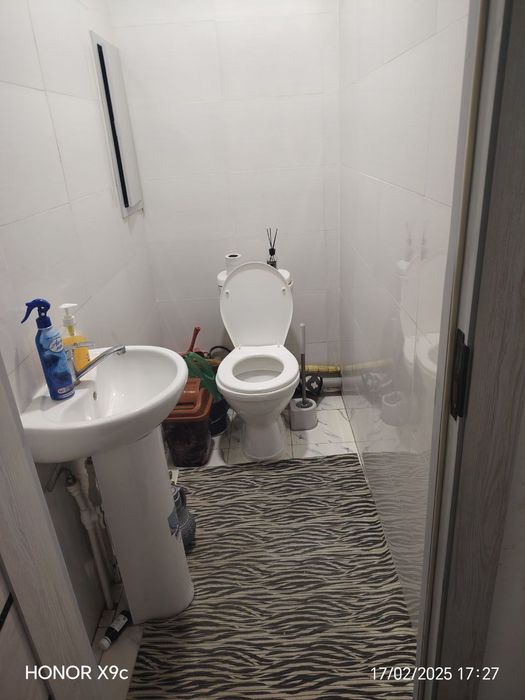 Student va ishlaydigan qizlar olamiz