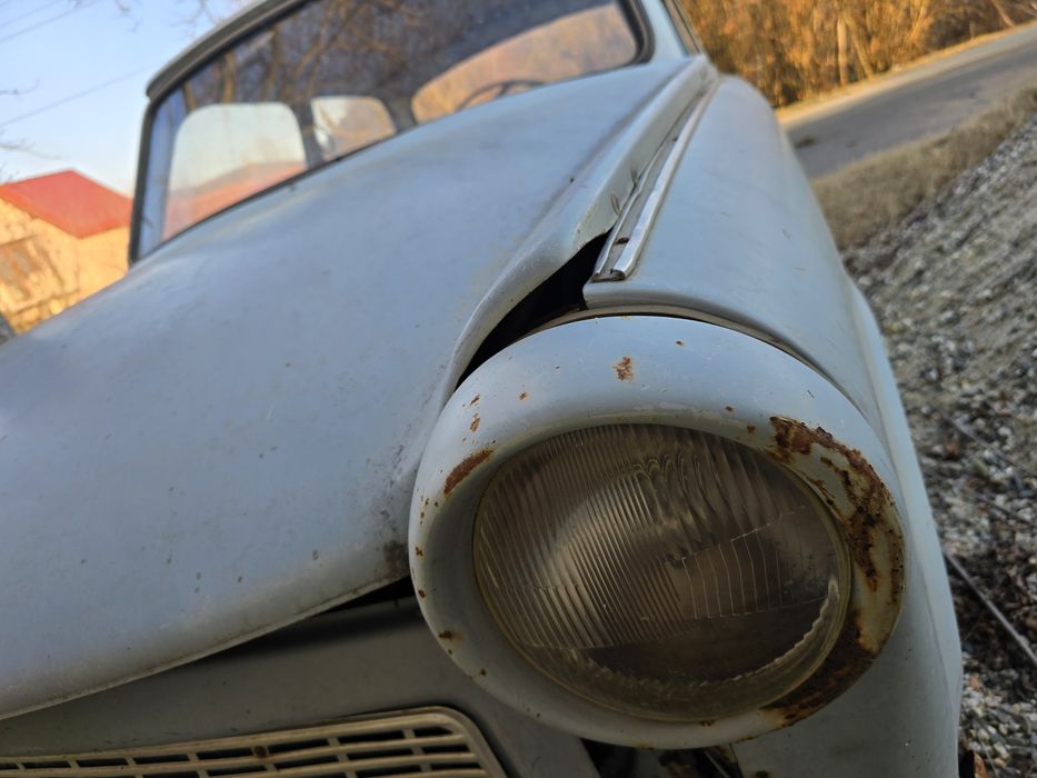 Vând piese pentru Trabant