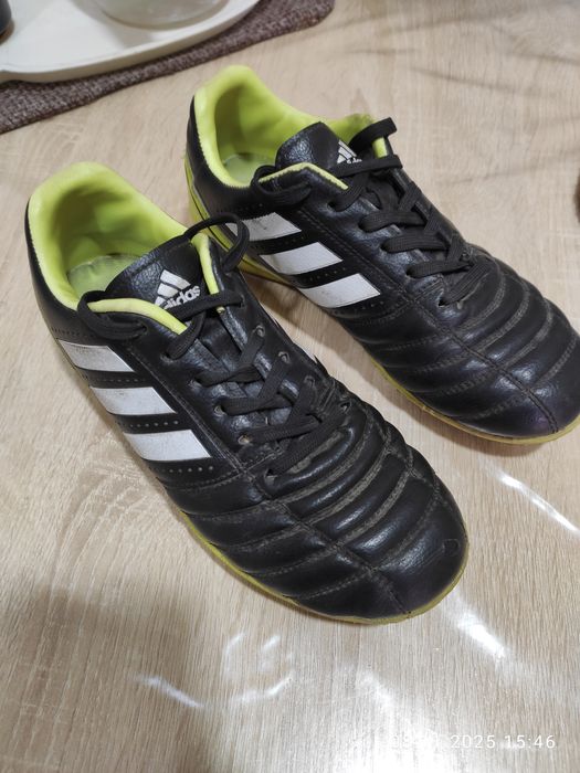 Теплые ботинки (кожанные) -33 разм,красовки с шипами для спорта 33 раз