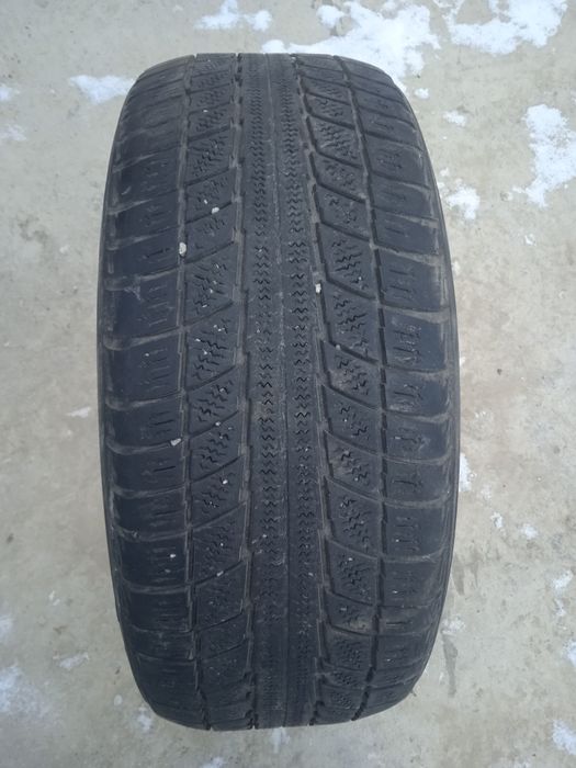 Зимни         покрышка          на         шестнадцать.