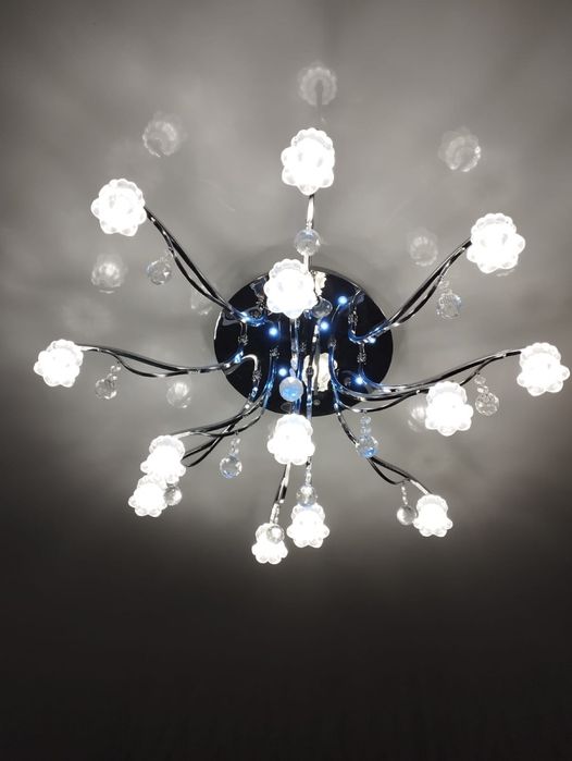 Продам люстру с пультом