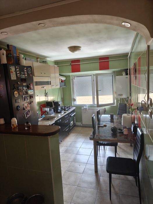 Vând apartament 3 camere