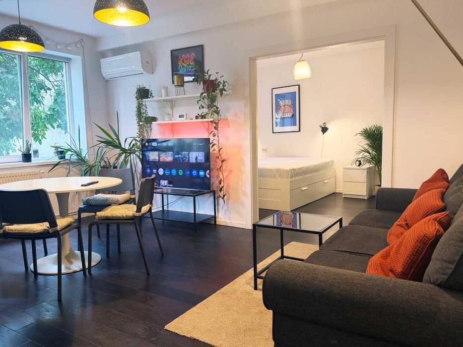 Proprietar, vând apartament central 3 camere la cheie, et. 2/3, liniștit și verde (curte interioară) – Horea 18