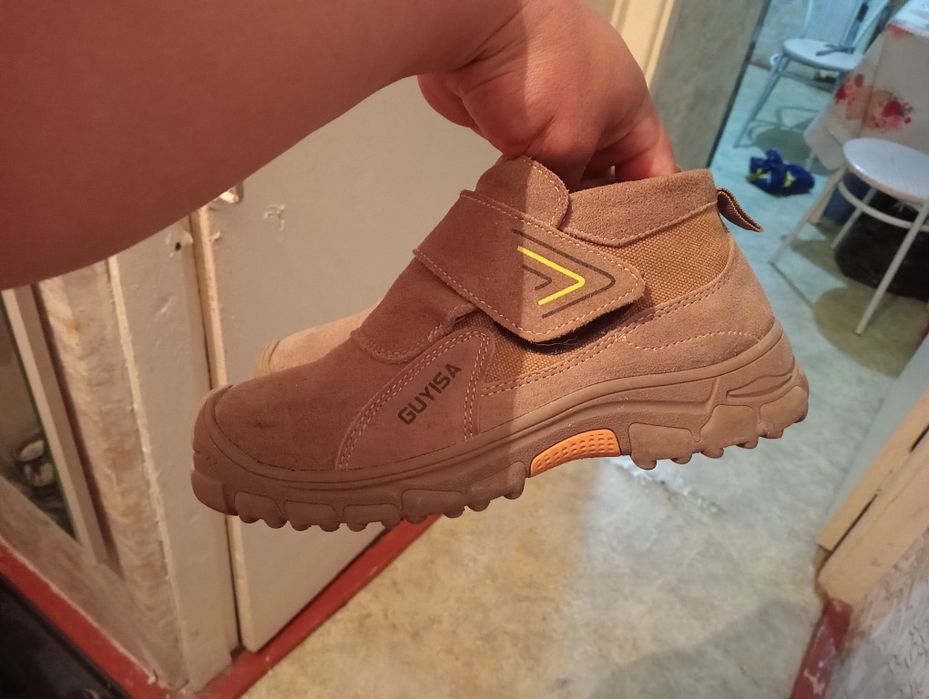 Продам рабочие кросовки, с железным носком.