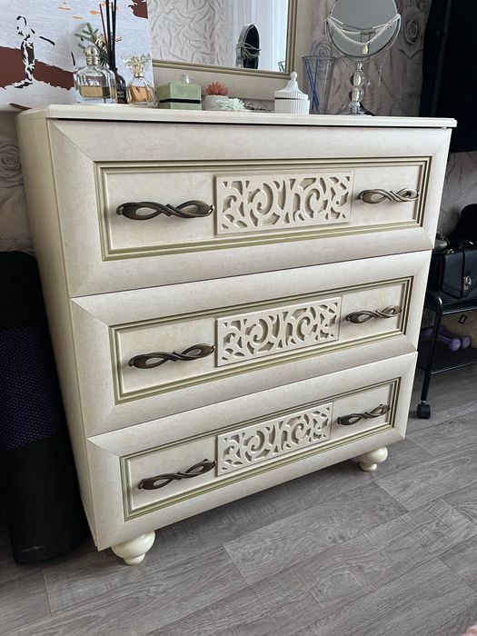 Продам спальный гарнитур