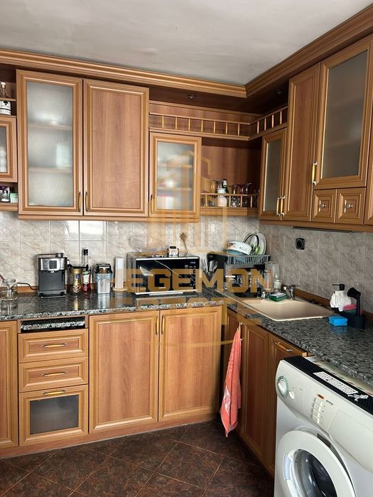 Продава се Тристаен апартамент в Варна, Цветен квартал - 68 кв.м за 2206 €/кв.м - Снимка #4