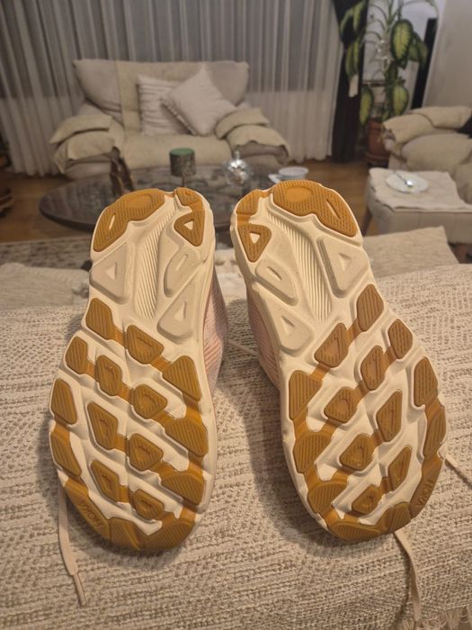 Hoka clifton 9 noi in cutie nefolosite