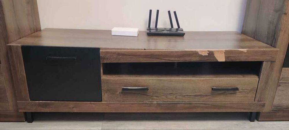 Comoda pentru tv.