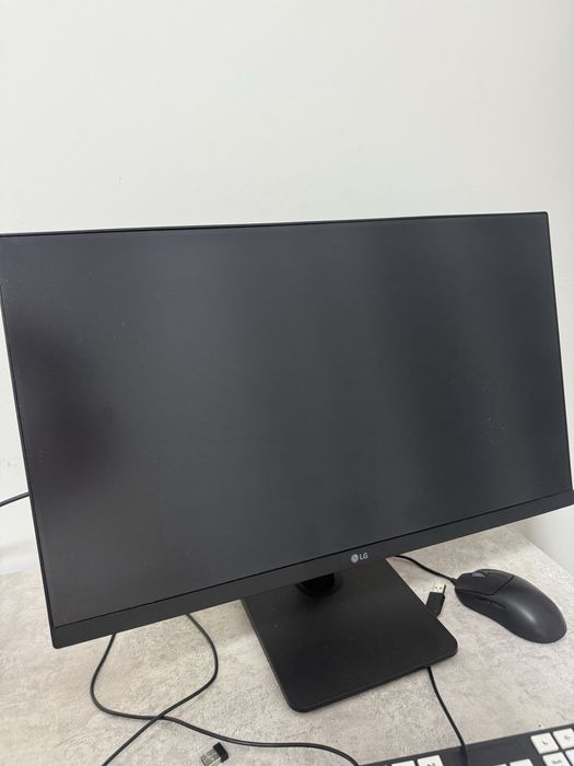 Монитор LG для компьютера.