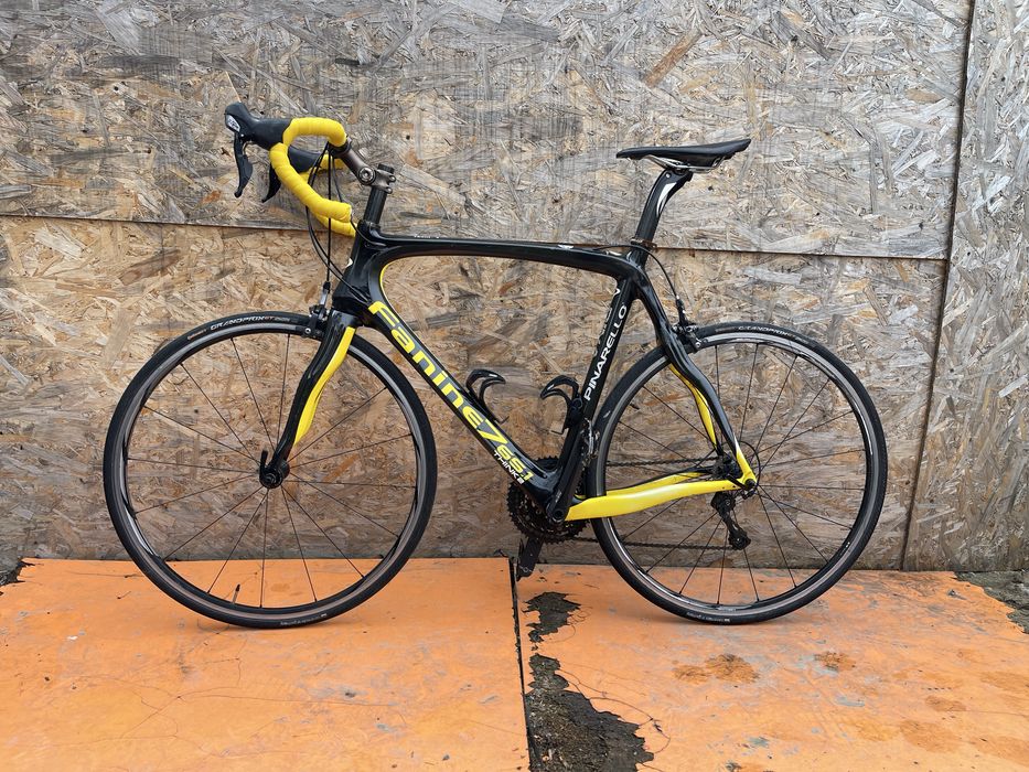 Bicicleta cursiera cadru full carbon Pinarello Dogma 65.1 shimano 105