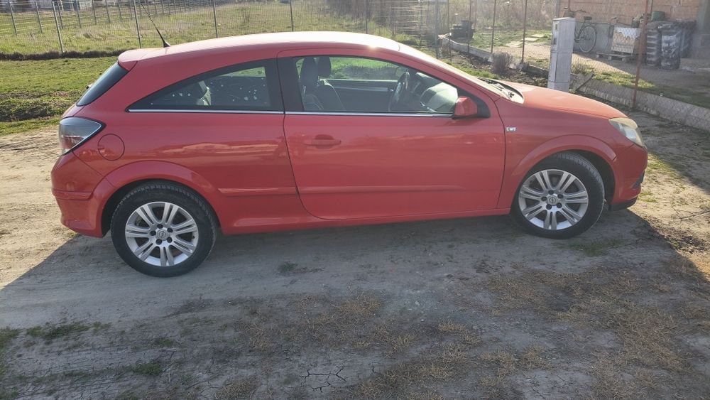 Vând Opel Astra GTC automat motor defect!!!