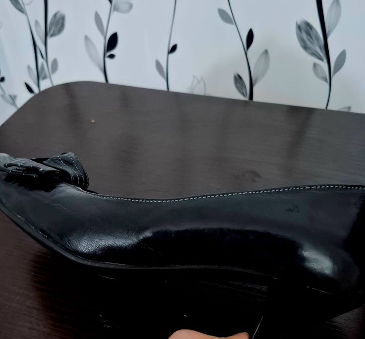 Pantofi cu toc de vânzare