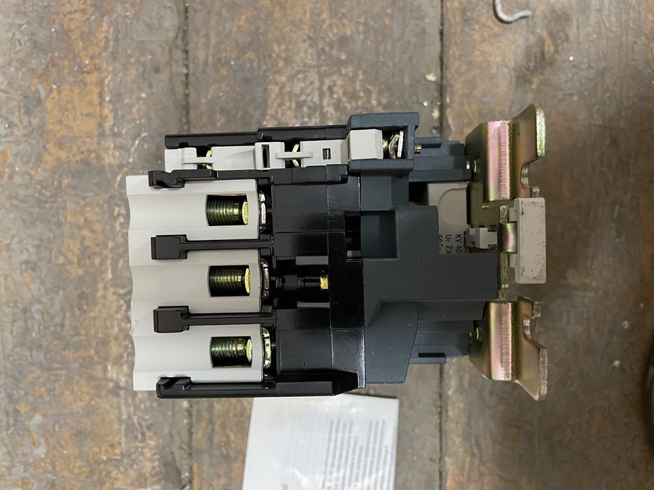 Продам контактор 40А