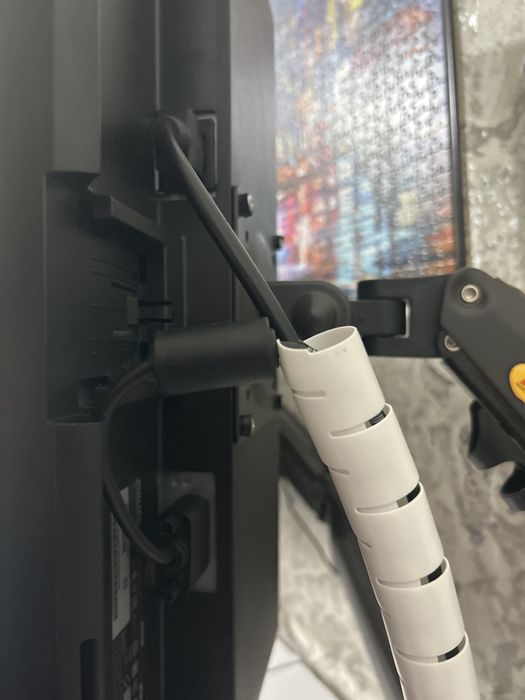 Монитор Philips 243V