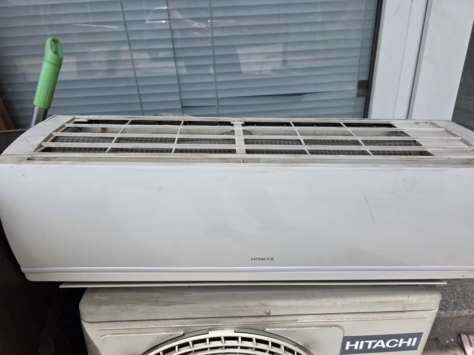 Продавам климатик hitachi