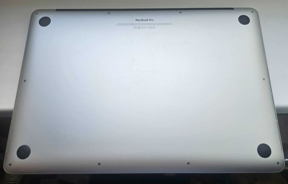 Macbook Pro 15 Retina, 16GB Ram, Quad Core i7, 512GB SSD, Nvidi GPU, Mac OS Sequoia, Много добро състояния