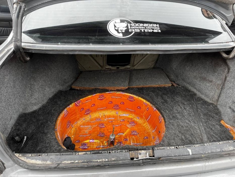 Машина БМВ е 34 525i