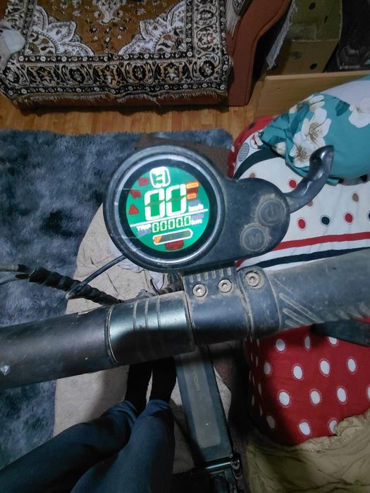 Vând trotineta electrica