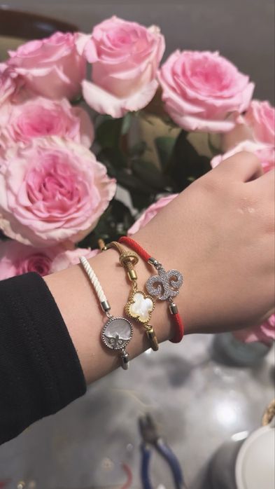 Это-браслеты, украшения