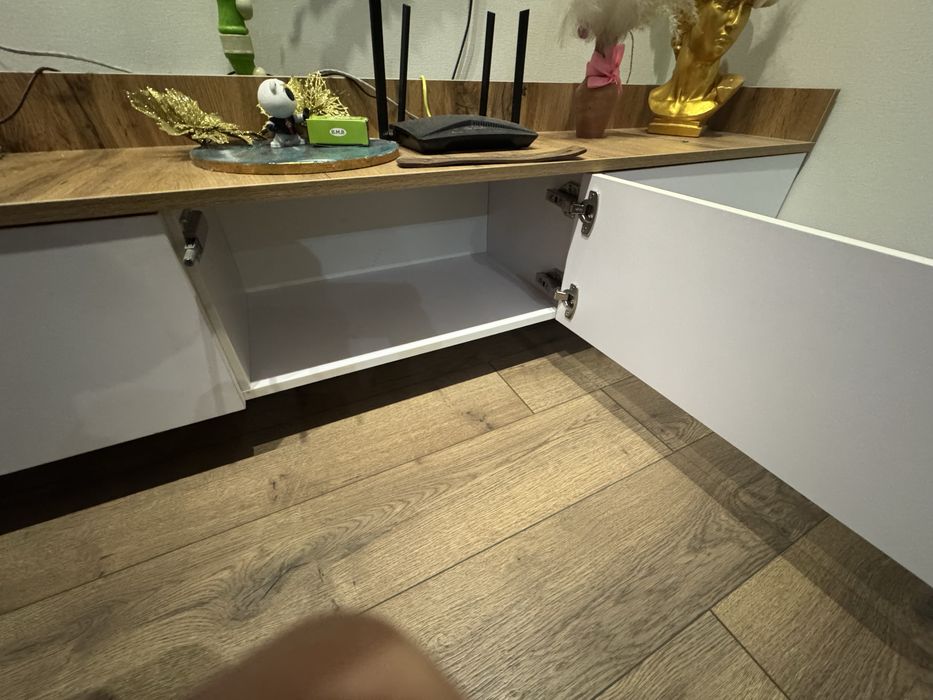 Тумба под тв, белого цвета