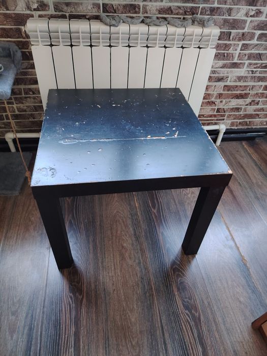 Продам столик маленький