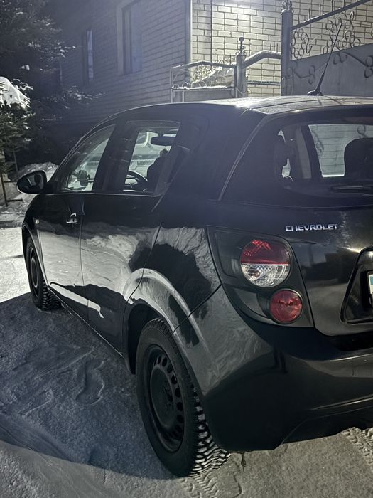 Машина шевроле авео