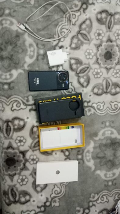 POCO F7 Ultra 512GB / 16GB RAM - Stare impecabilă, Încărcător 120W inclus